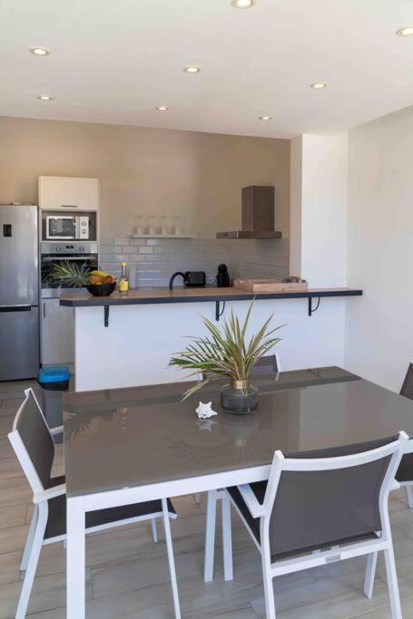 Blue Lagoon Appart En Residence Acces Plage Le Gosier  Extérieur photo