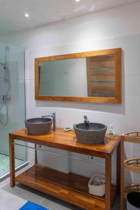 Blue Lagoon Appart En Residence Acces Plage Le Gosier  Extérieur photo