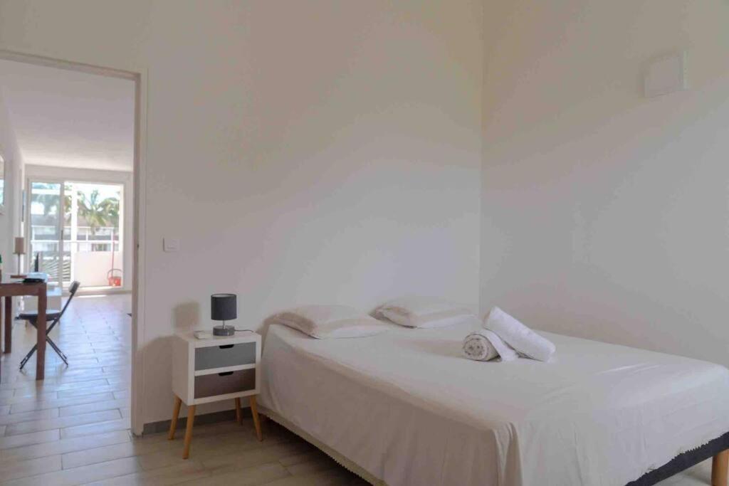 Blue Lagoon Appart En Residence Acces Plage Le Gosier  Extérieur photo